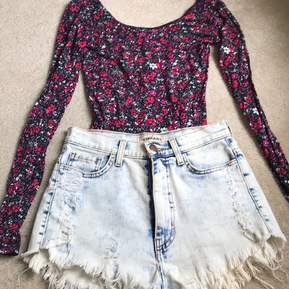 Floral Crop Top - Picture 2 of 3